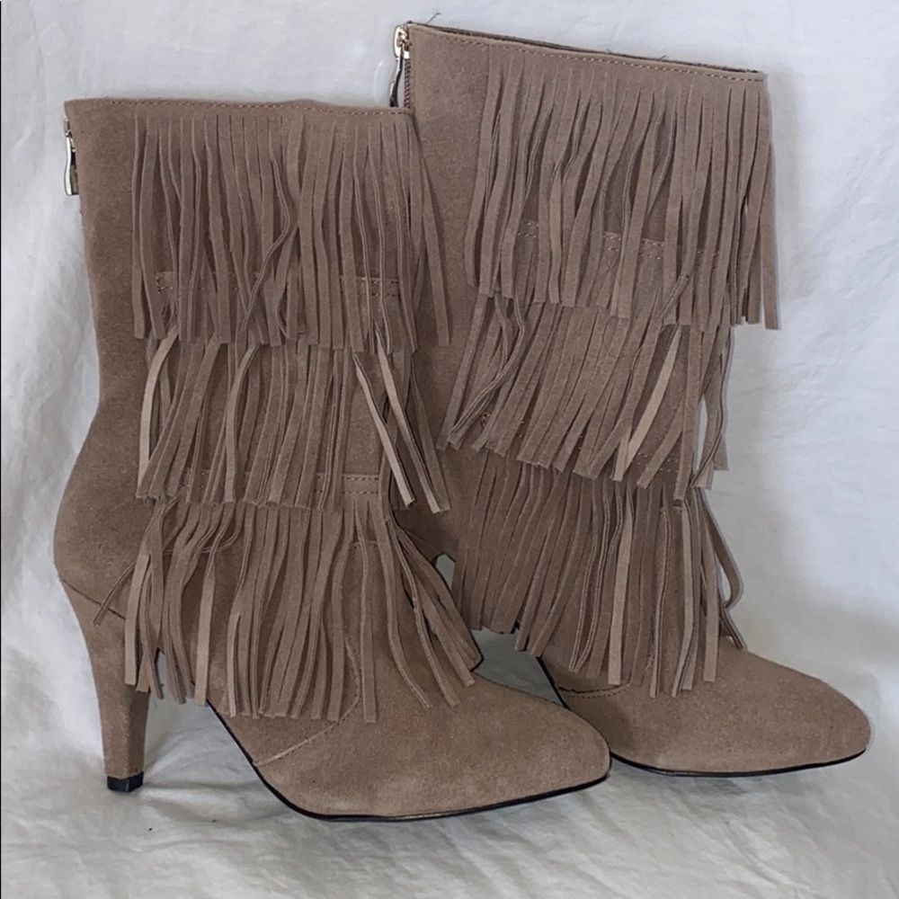 Brand new Catherine Malandrino fringe suede heeled boots